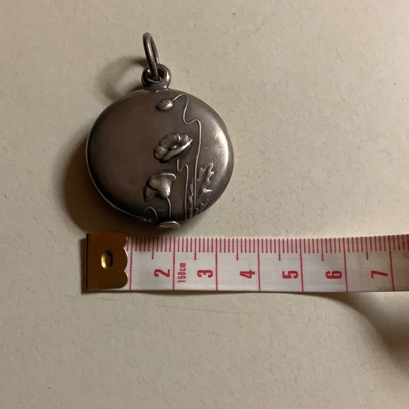 Locket - Picture 5 of 7